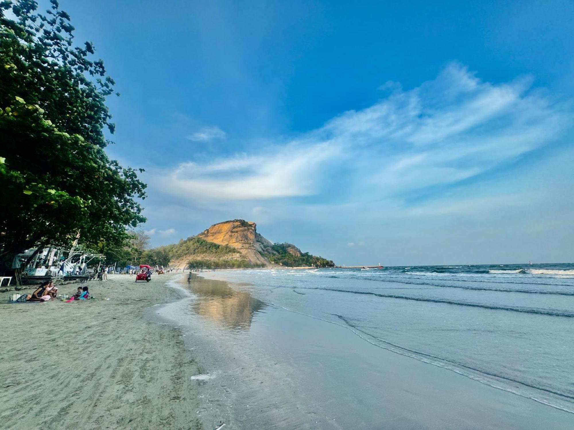 Sea&Mountain View,5 Mins Walk To Famous Beach With King Size Bed هوا هين المظهر الخارجي الصورة