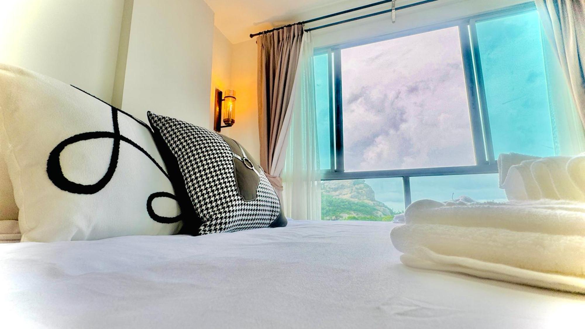 Sea&Mountain View,5 Mins Walk To Famous Beach With King Size Bed هوا هين المظهر الخارجي الصورة