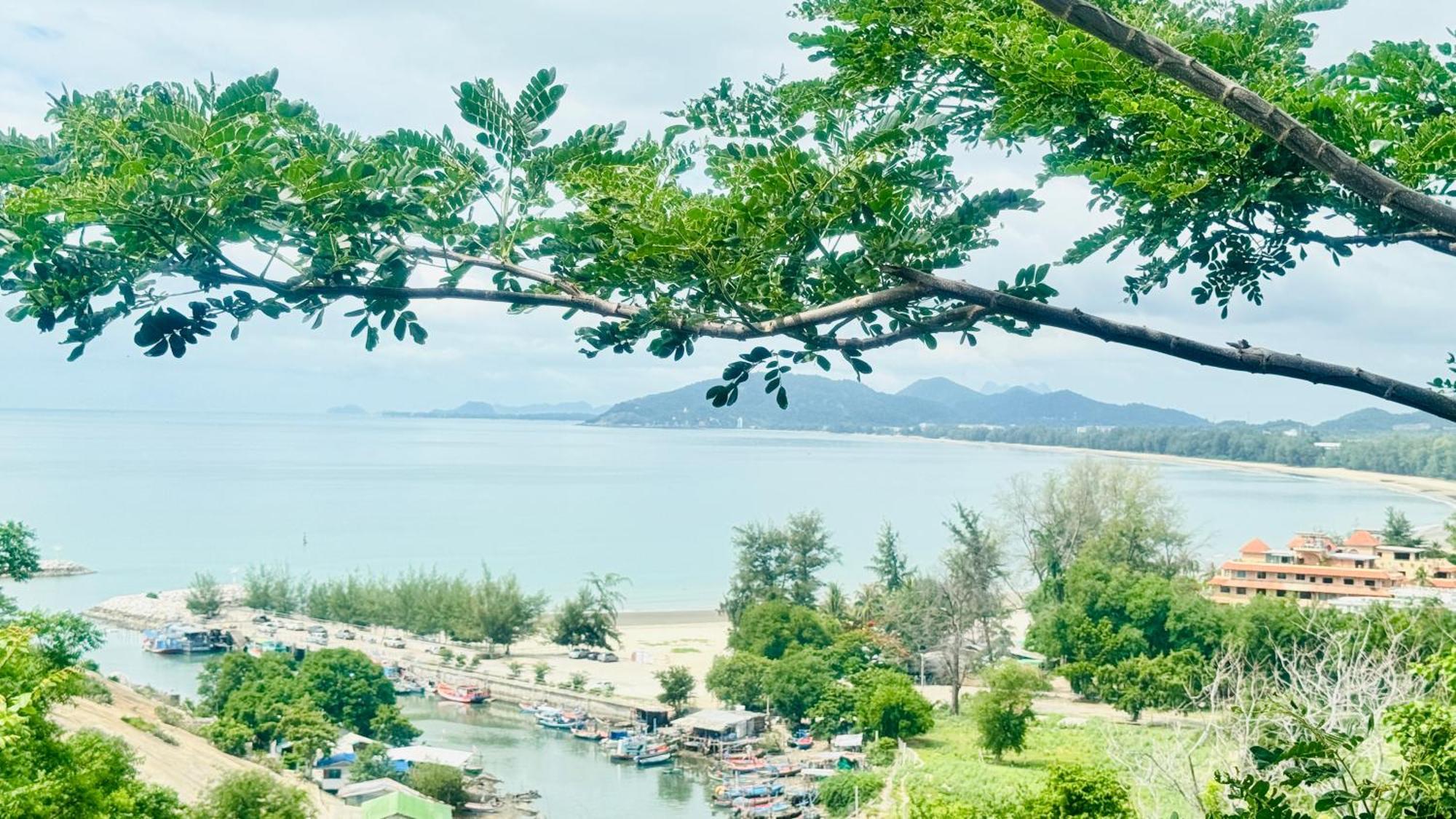 Sea&Mountain View,5 Mins Walk To Famous Beach With King Size Bed هوا هين المظهر الخارجي الصورة