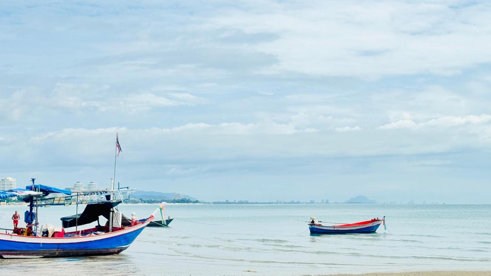 Sea&Mountain View,5 Mins Walk To Famous Beach With King Size Bed هوا هين المظهر الخارجي الصورة